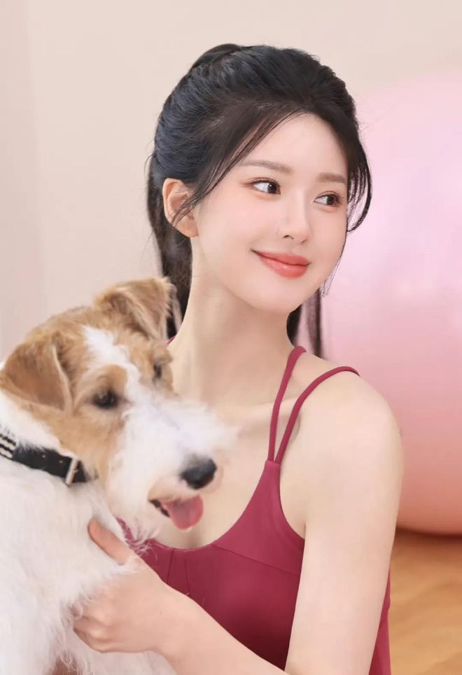 BSports官网赵露思活动装太撩人网友惊呼：美得难以想象！(图4)