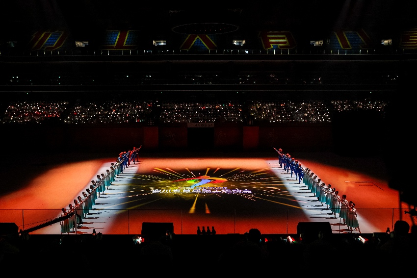 BSports四川省首届职工活动会落幕 千余名职工会聚成都高新体育中间(图1)